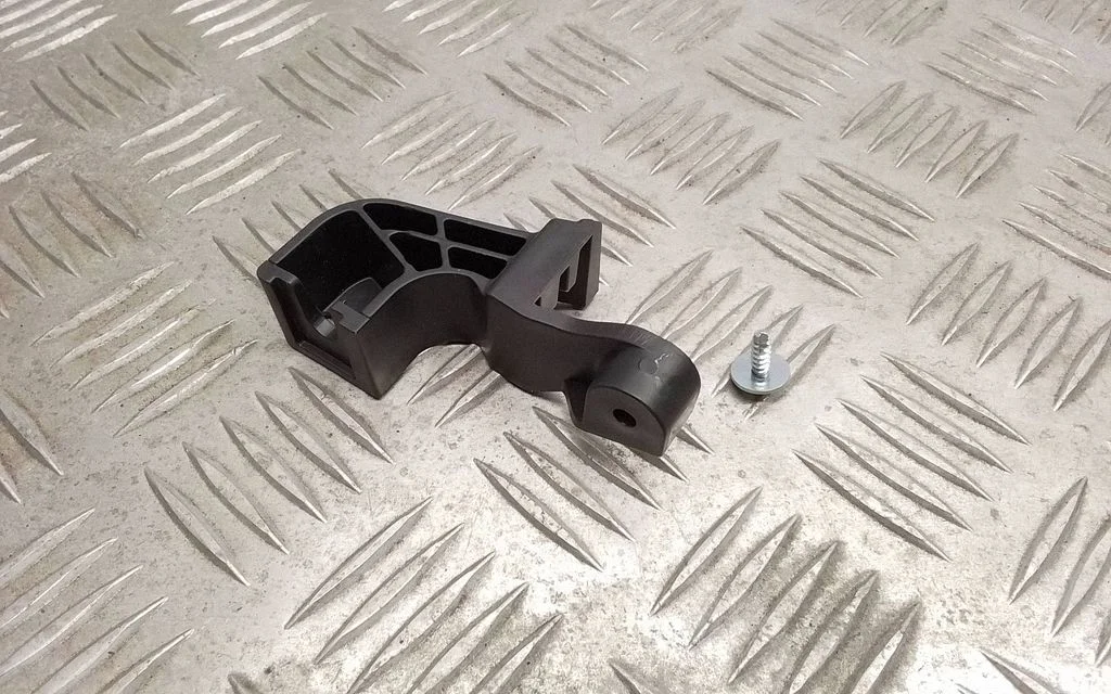 Esitule kinnitusklamber – Lexus RX III (2008-2015)