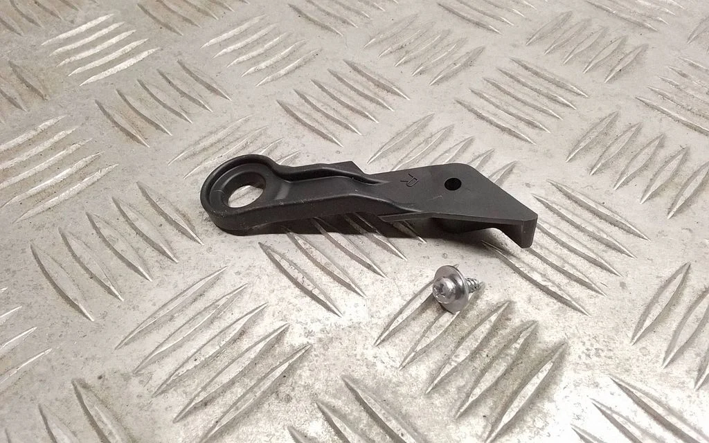 Esitule kinnitusklamber – Lexus RX III (2008-2015)