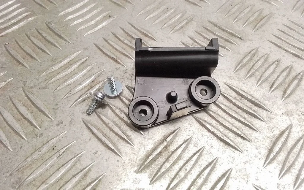 Esitule kinnitusklamber – Lexus RX III (2008-2015)