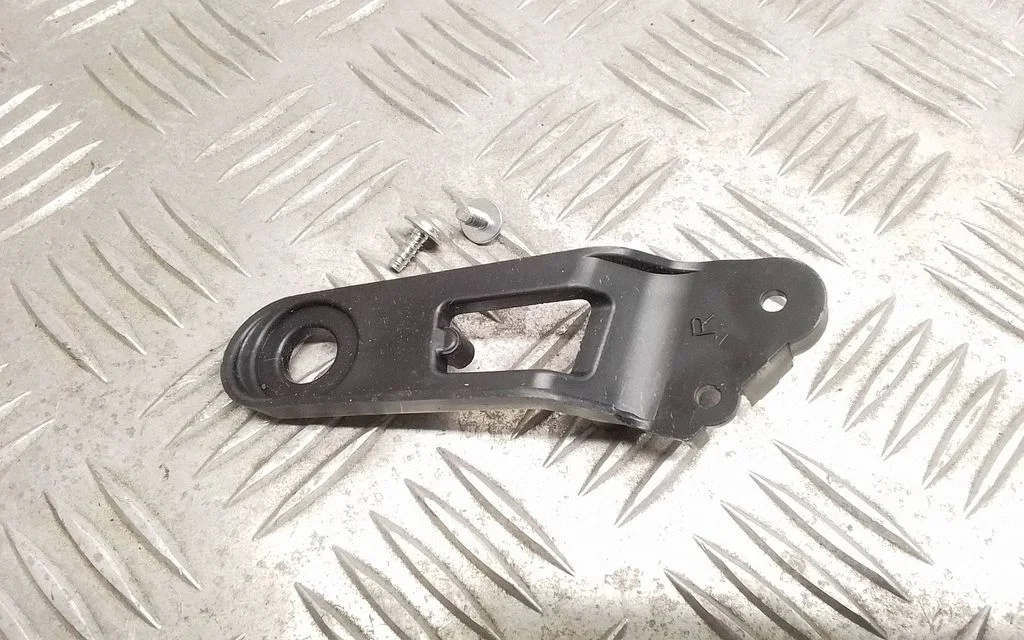 Esitule kinnitusklamber – Lexus RX III (2008-2015)