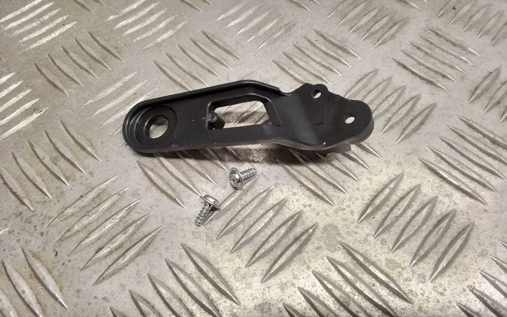 Esitule kinnitusklamber – Lexus RX III (2008-2015)