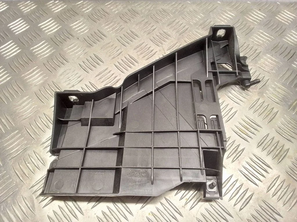 Esitule kinnitusklamber – Audi A5 Sportback 8TA (2009-2016)