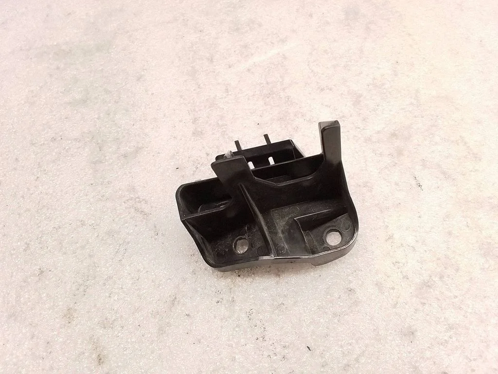 Esitule kinnitusklamber – Toyota Land Cruiser (J150) (2009-)
