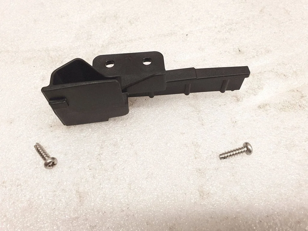 Esitule kinnitusklamber – Toyota Prius (XW30) (2009-2015)