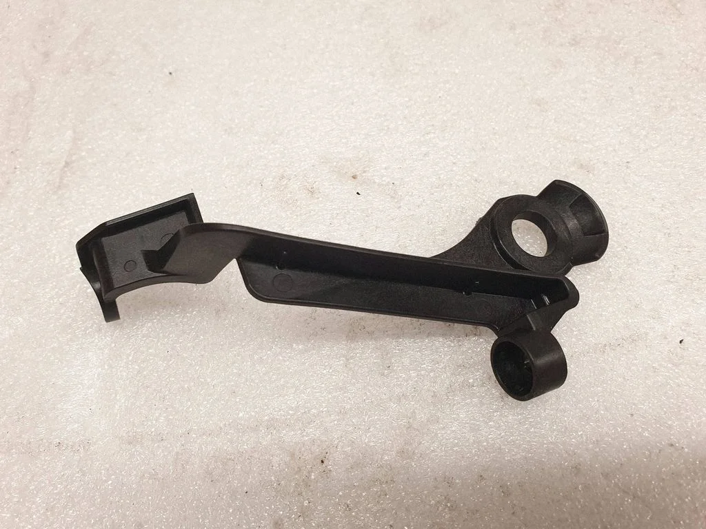 Esitule kinnitusklamber – Toyota Prius (XW30) (2009-2015)