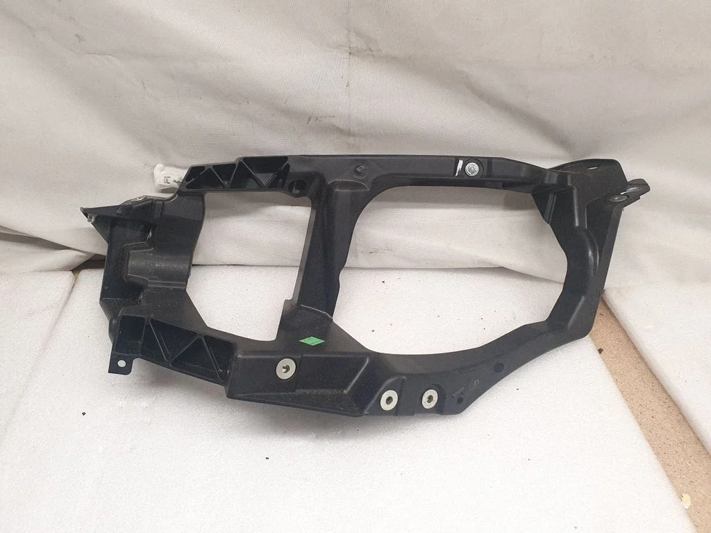 Esitule kinnitusklamber – Mitsubishi Colt CZ3 (2006-2009)