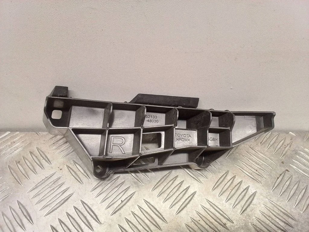 Esitule kinnitusklamber – Lexus RX III (2008-2015)