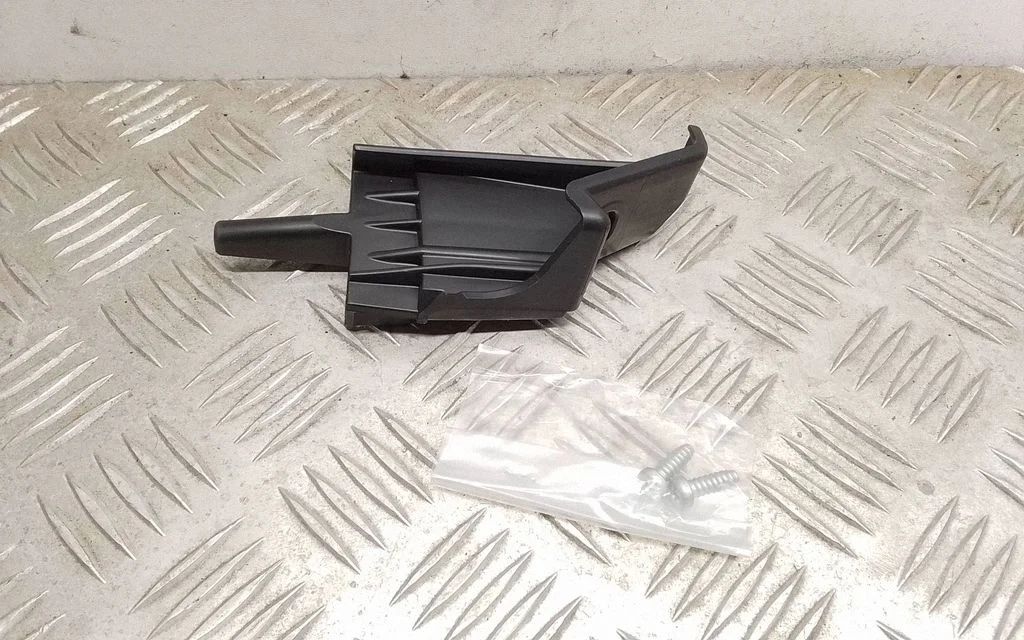 Esitule kinnitusklamber – Toyota Yaris (2006-2011)