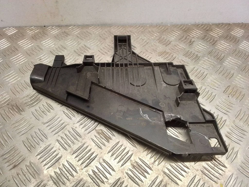 Esitule kinnitusklamber – Land Rover Freelander 2 - LR2 (2007-2016)