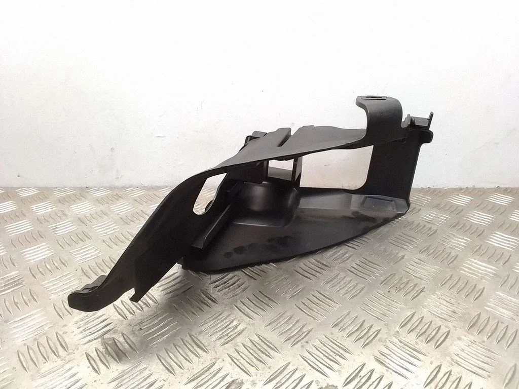 Esitule kinnitusklamber – Audi Q7 4L (2005-2015)