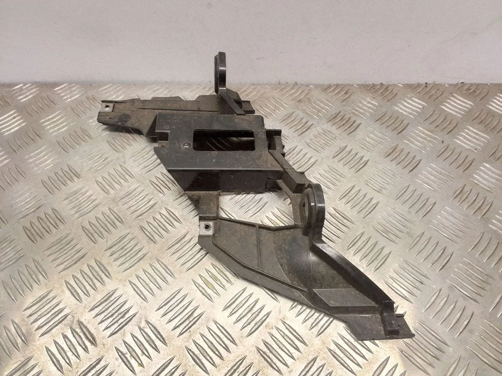 Esitule kinnitusklamber – BMW X5 E53 (1999-2006)