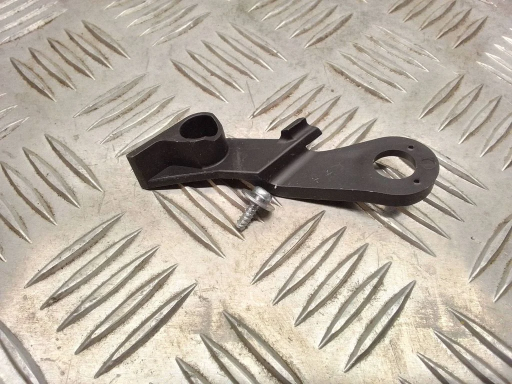 Esitule kinnitusklamber – Lexus RX III (2008-2015)