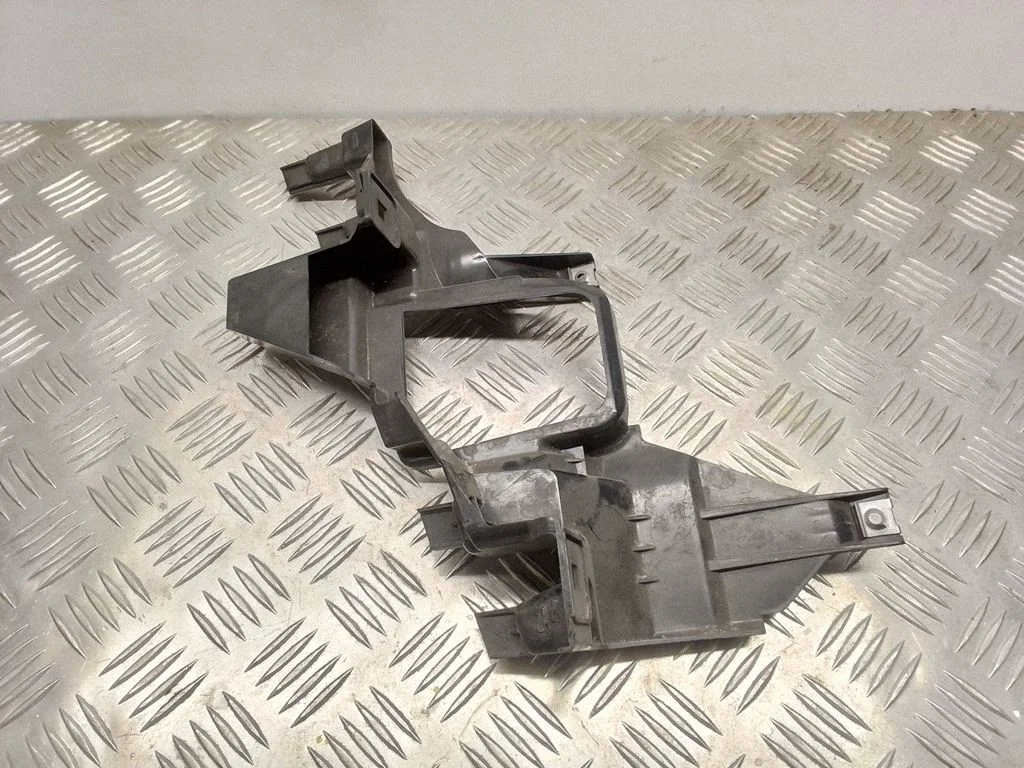 Esitule kinnitusklamber – BMW 7-seeria E65 E66 (2001-2008)