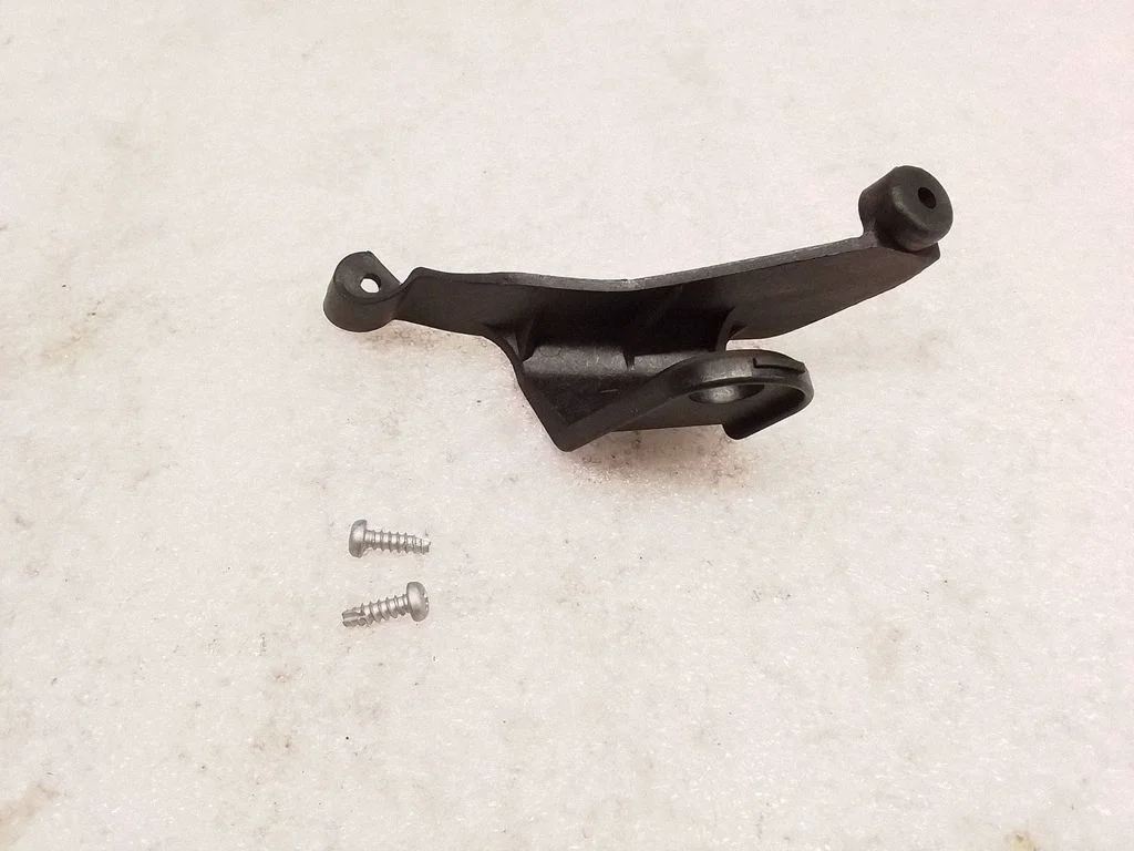 Esitule kinnitusklamber – Toyota Highlander XU20 (2000-2007)