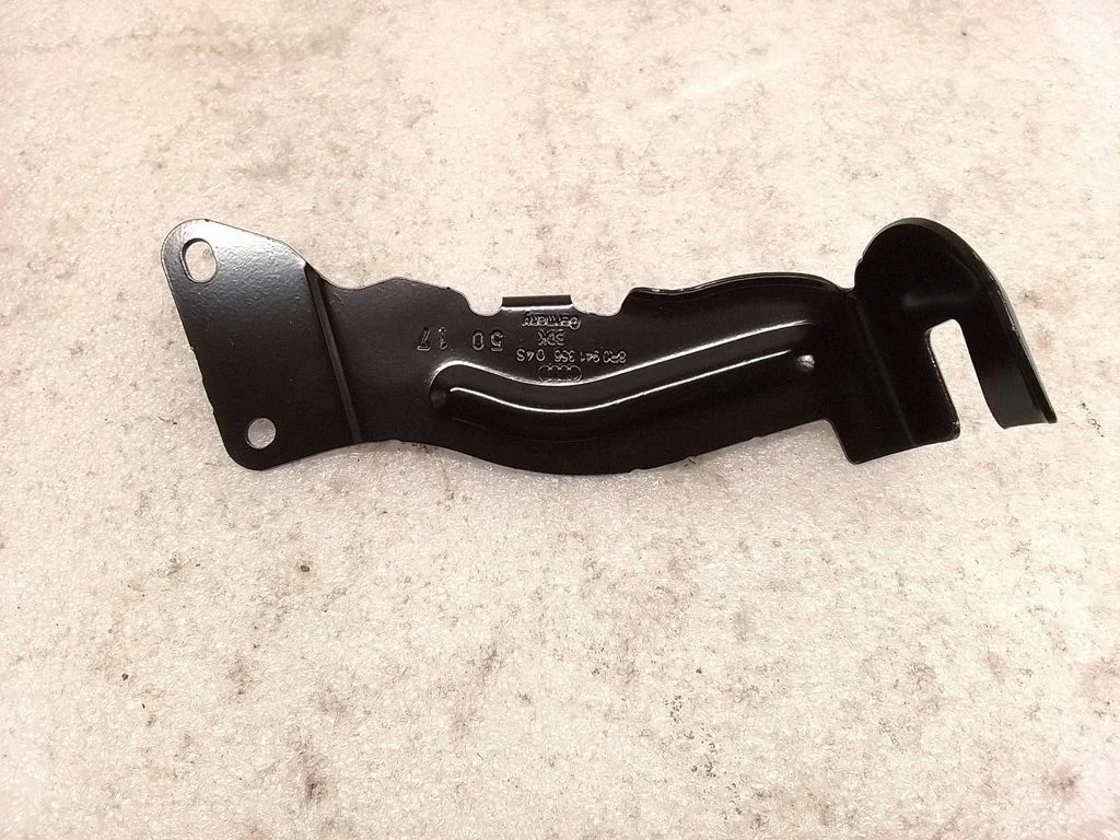 Esitule kinnitusklamber – Audi Q5 SQ5 8R (2008-2017)
