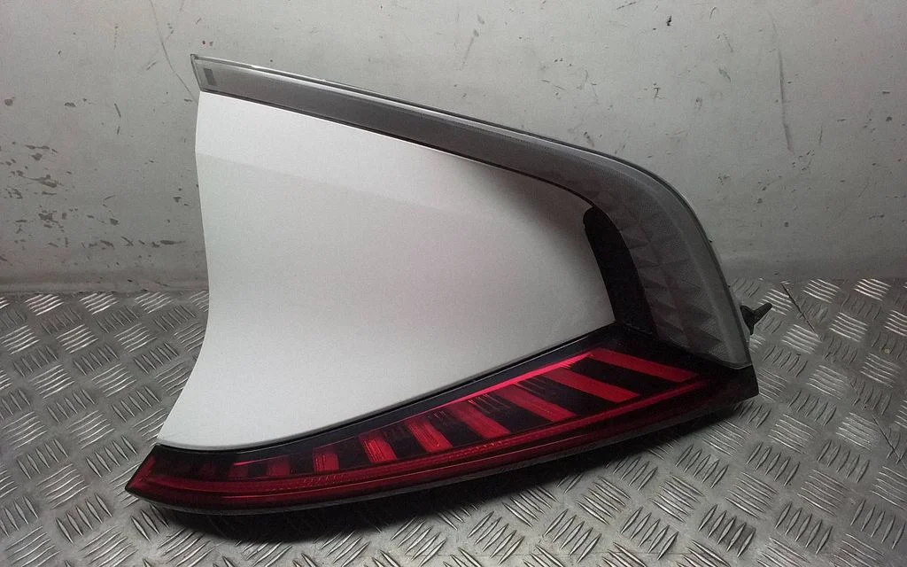 Lampa tylna w błotniku 92401CV000