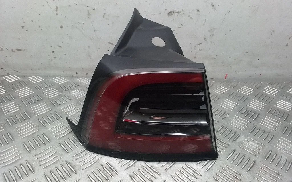 Rear/tail lights – Tesla Model Y (2020-)