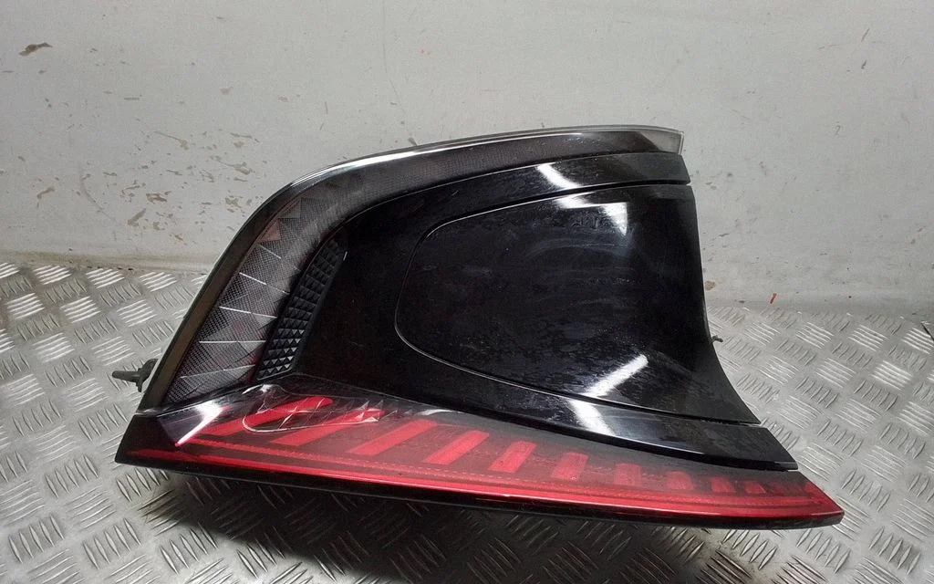 Lampa tylna w błotniku 92306CV000