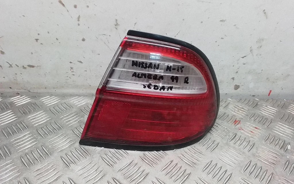Rear/tail lights – Nissan Almera (1995-2000)