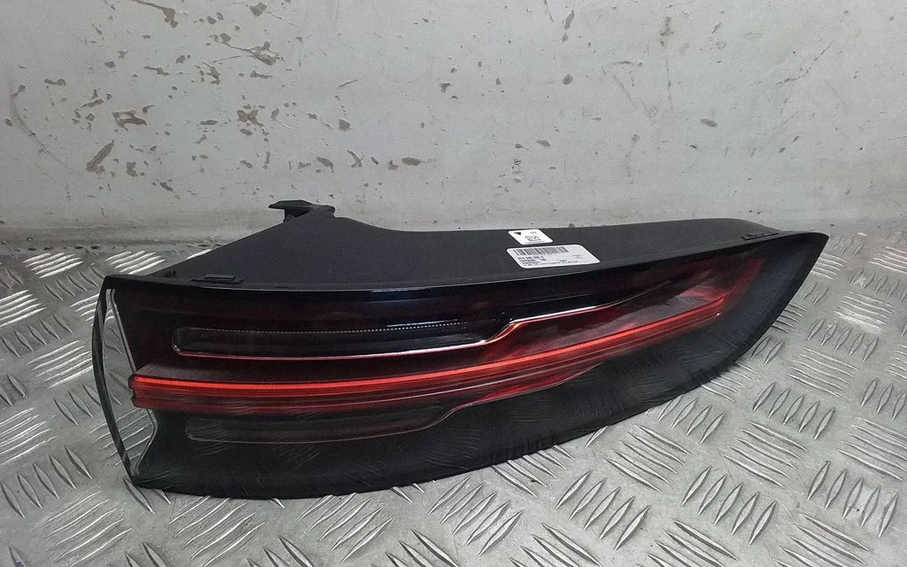 Rear/tail lights 9Y0945096