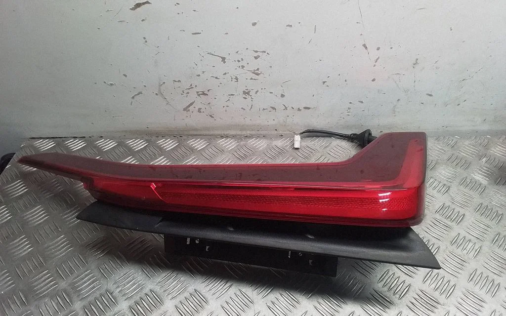 Lampa tylna w błotniku 92402AT000