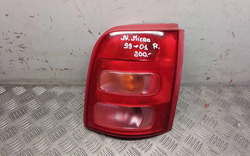 Lampa tylna w błotniku – Nissan Micra (1999-2002)