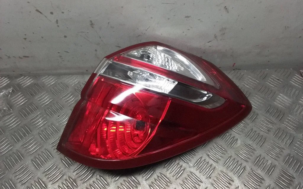 Lampa tylna w błotniku – prawa