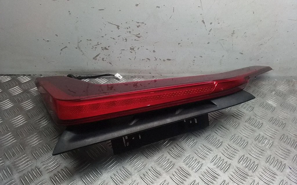Lampa tylna w błotniku 92401AT000
