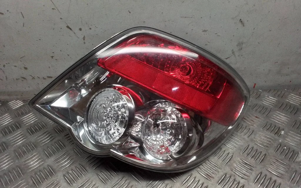 Rear/tail lights – right