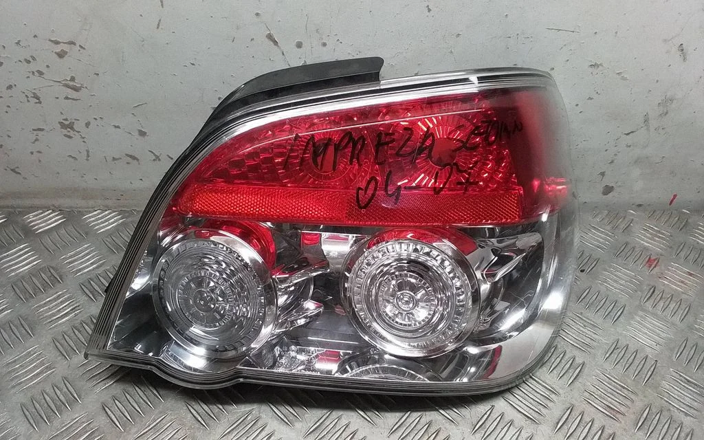 Rear/tail lights – right