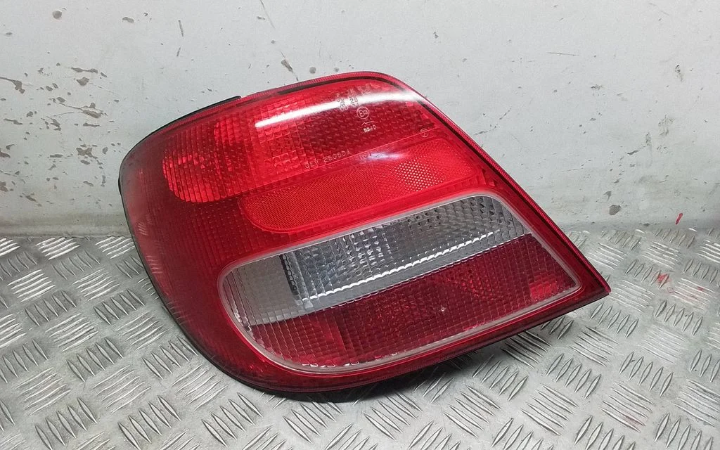 Rear/tail lights – left