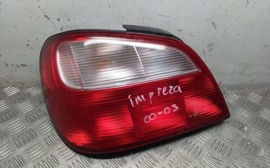 Rear/tail lights – left