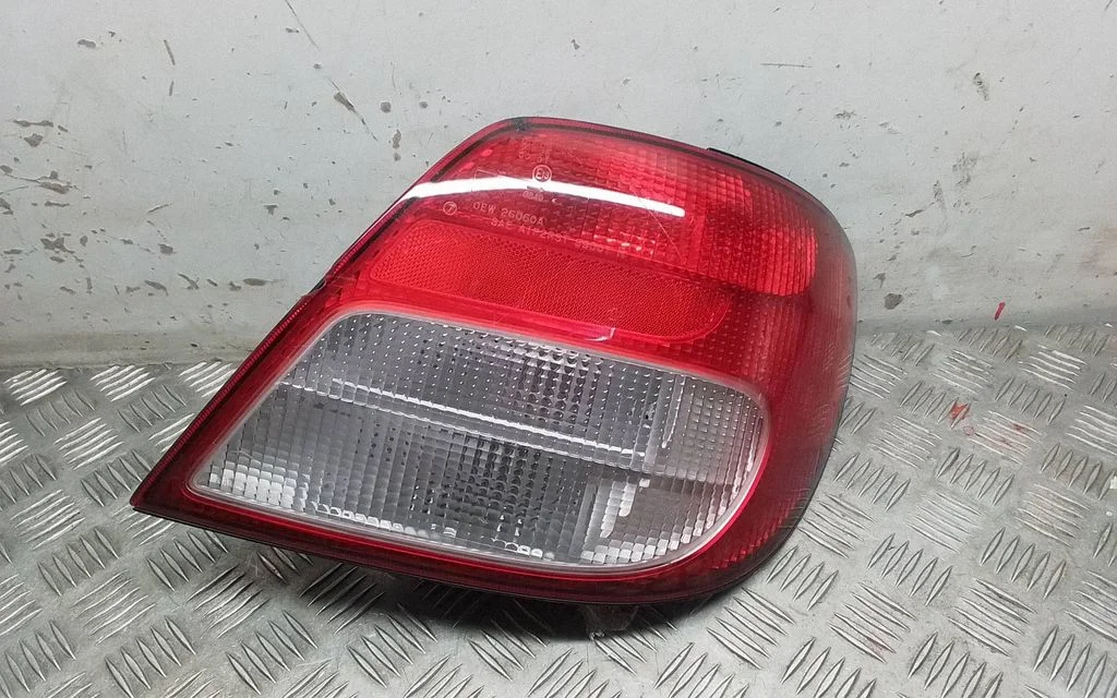 Rear/tail lights – right