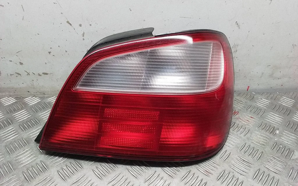 Rear/tail lights – right