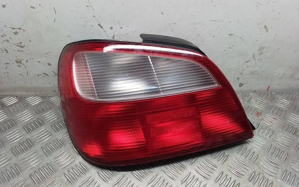 Rear/tail lights – left