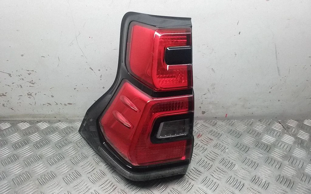 Rear/tail lights – left