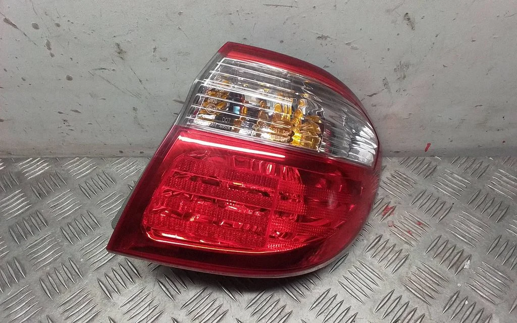 Lampa tylna w błotniku – prawa
