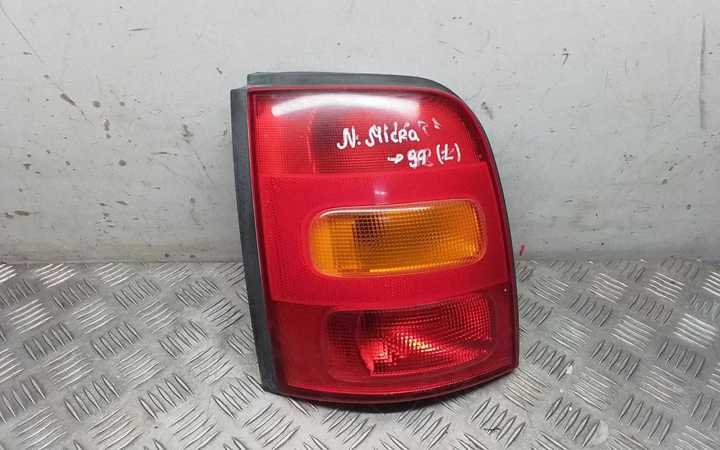 Lampa tylna w błotniku – Nissan Micra (1999-2002)
