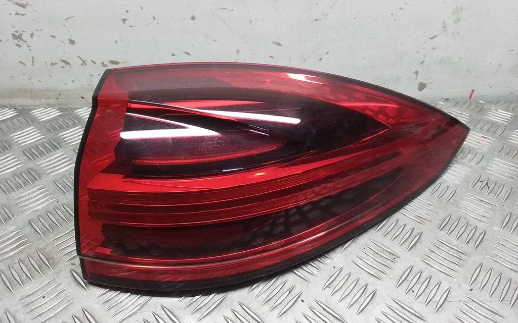 Lampa tylna w błotniku 7P5945208P