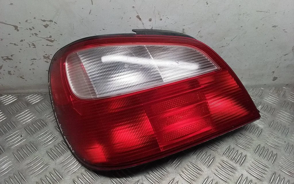 Rear/tail lights – left