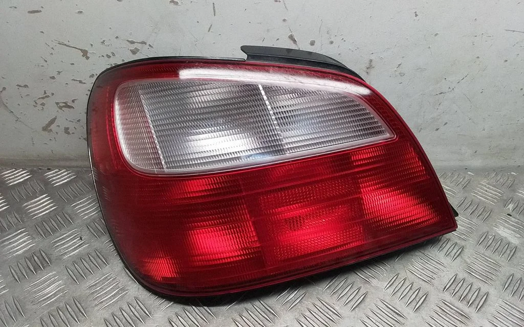 Rear/tail lights – left