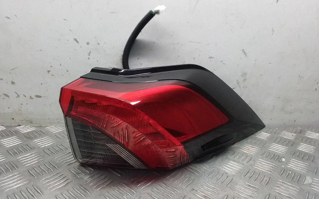 Lampa tylna w błotniku 8155042230