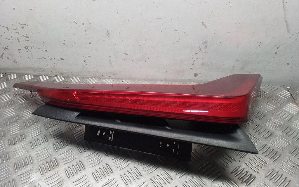 Lampa tylna w błotniku 92402AT000