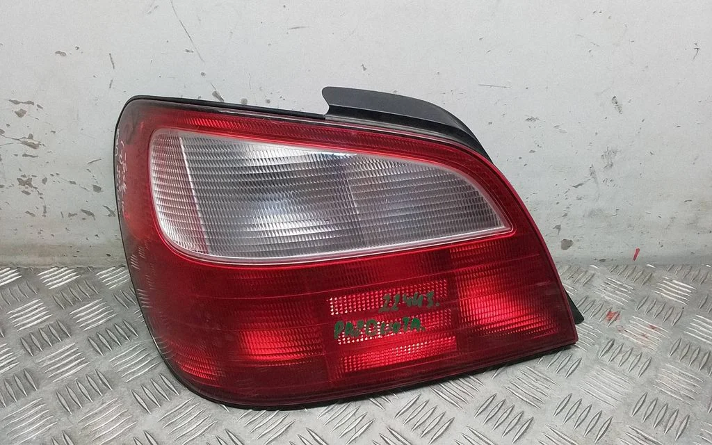 Rear/tail lights – left