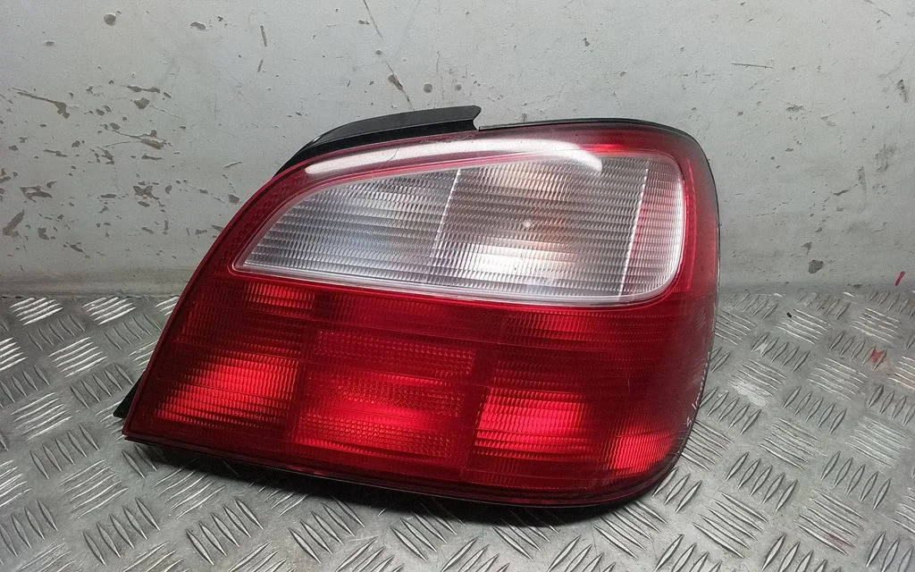 Rear/tail lights – right