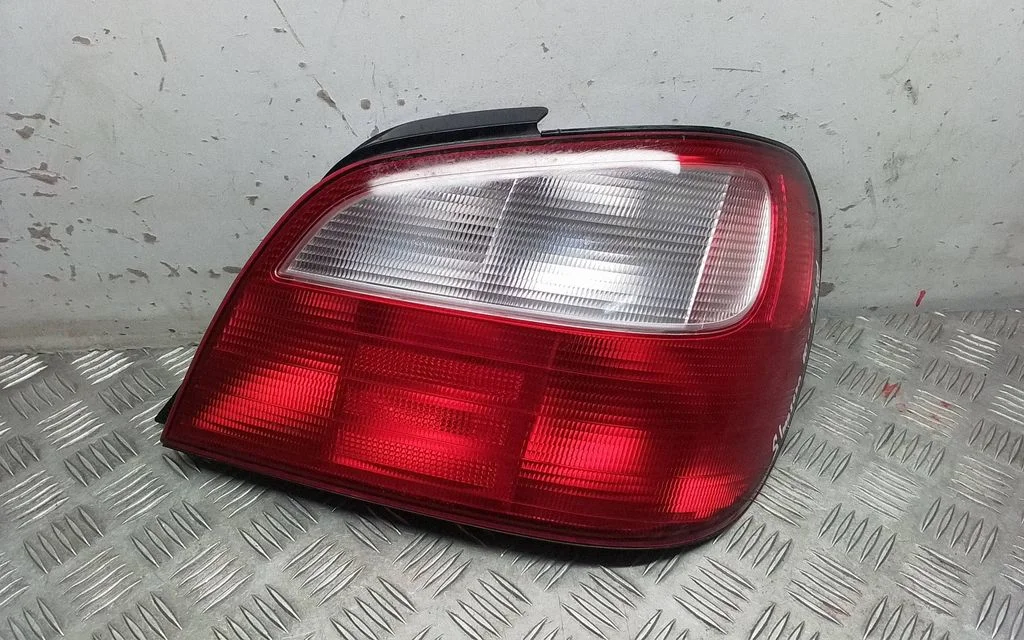 Rear/tail lights – right