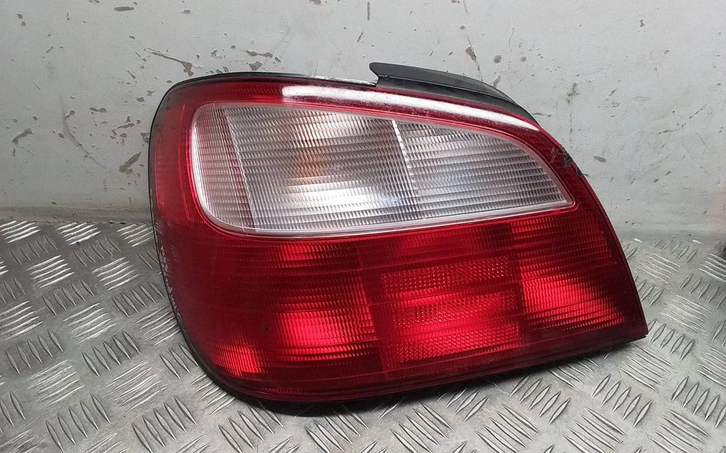 Rear/tail lights – left