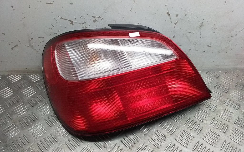 Rear/tail lights – left