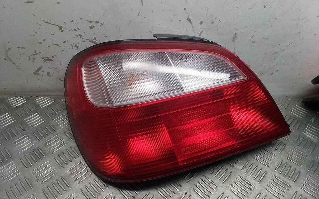 Rear/tail lights – left