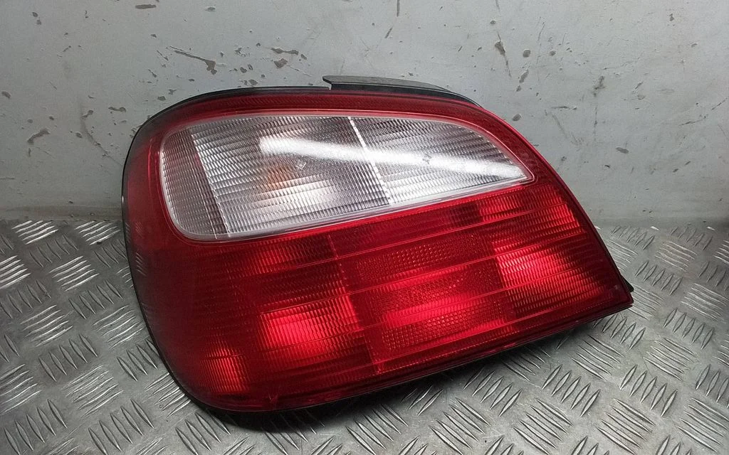 Rear/tail lights – left